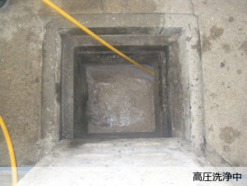 大阪市内　小学校厨房排水管詰まり高圧洗浄